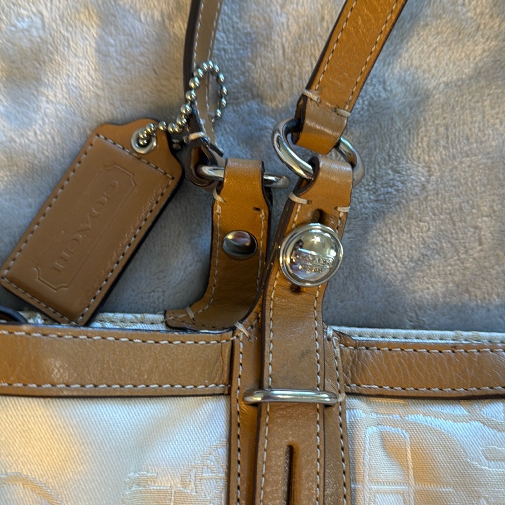 Large Coach purse - Picture 3 of 11
